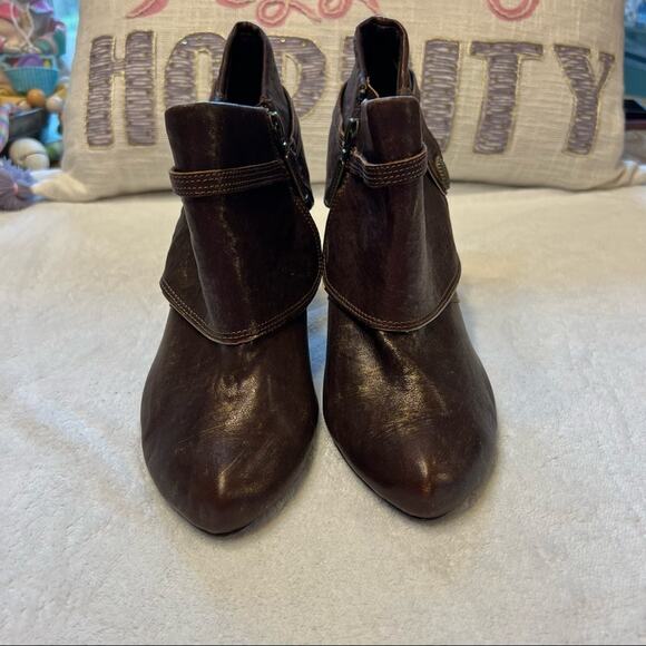 Seychelles Metallic Brown Leather Fold Over Ankle Booties w/ Heel Size 7.5 - Picture 11 of 13